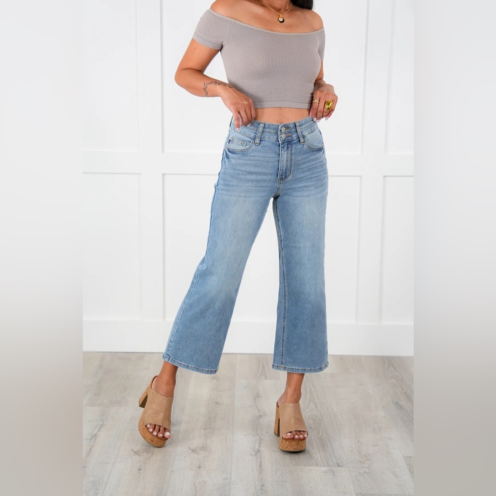 Judy Blue Light Wash Cropped Wide Leg Jeans